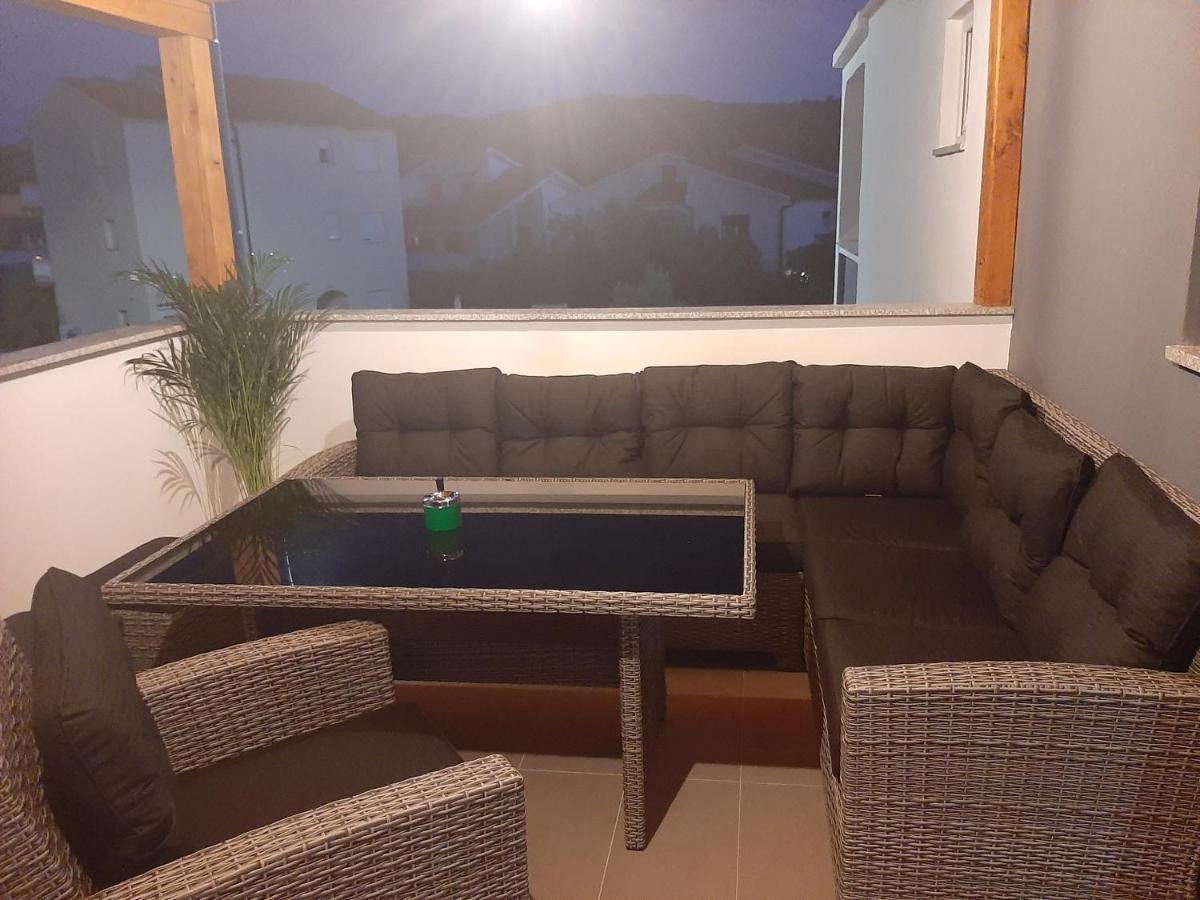 Apartman Mate Lopar Eksteriør billede