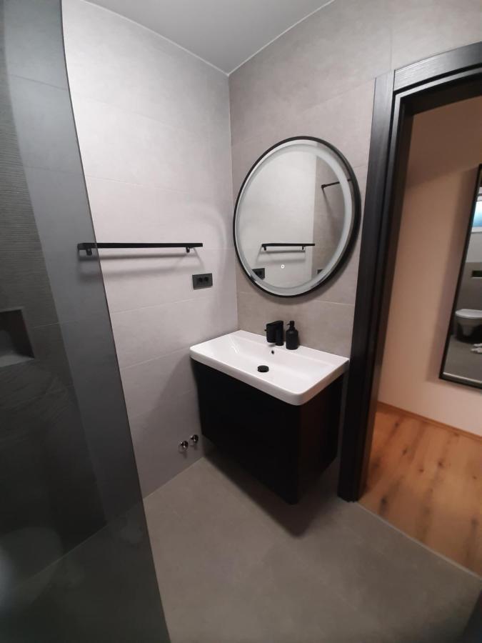 Apartman Mate Lopar Eksteriør billede